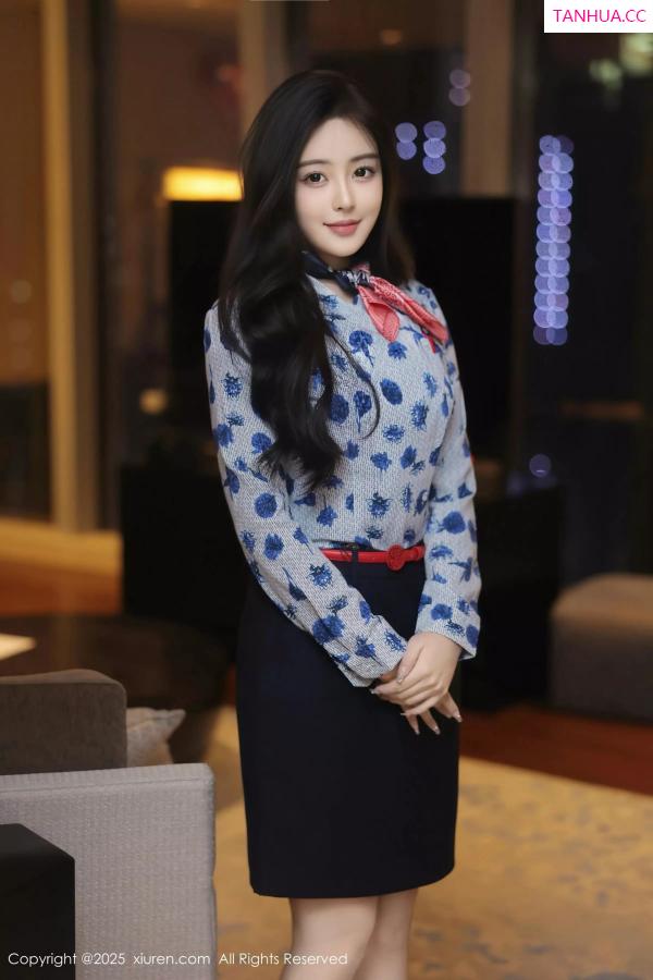 希雅  [XiuRen]高清写真图 2025.03.19 No.10041 希雅sia 丝袜美腿第2张图片